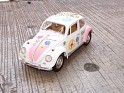 1:18 - YAT Ming - Volkswagen - Sedan - 1967 - White/Flowers - Custom - Power Flower - 1